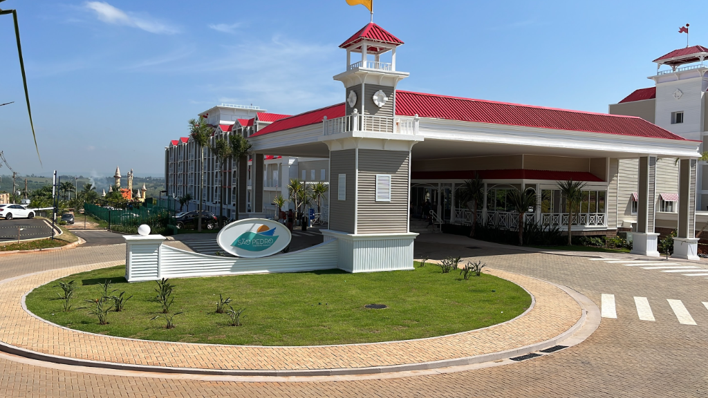 Entrada do Resort